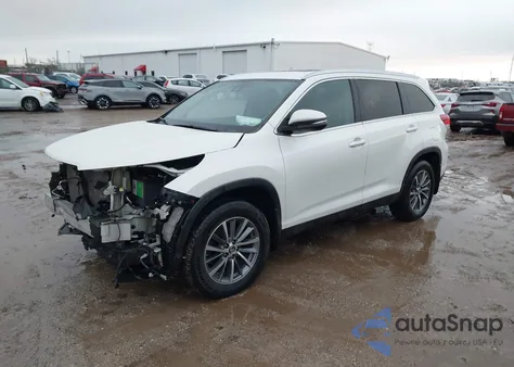 2019 Toyota Highlander Xle z USA, uszkodzony, nr VIN 5TDJZRFH9KS591389